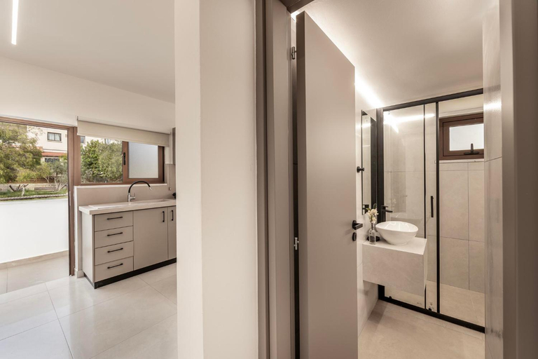 Bathroom 4, SEVIS SUITES