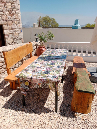 3, Tsampika's Traditional Stone Cottage in Siana, South Aegean