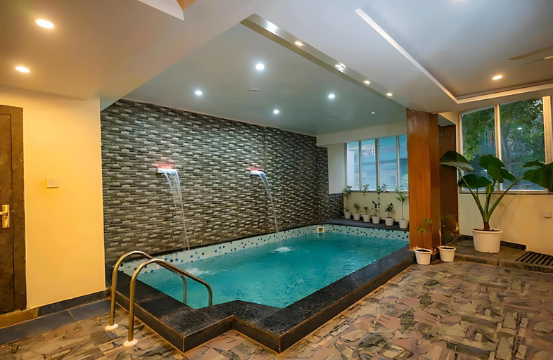Sport & Beauty 2, The Shore By Blue Waves, Garhwal