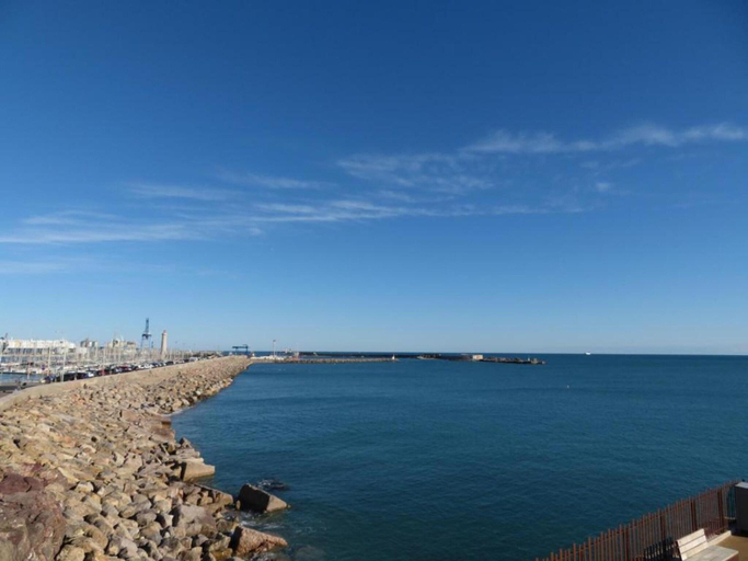 Others 4, Relaxed Beachside Living in Sete, Hérault