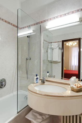 Bathroom 4, Hotel Diana, Venezia