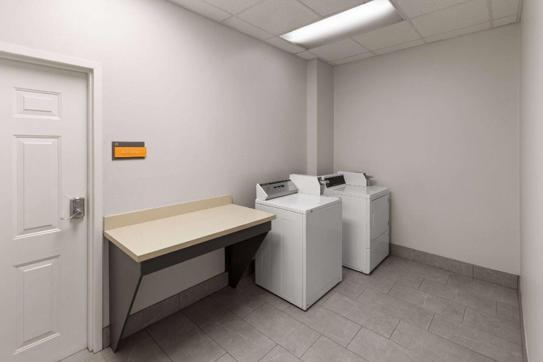 Bathroom 4, La Quinta Inn & Suites by Wyndham Angleton, Brazoria
