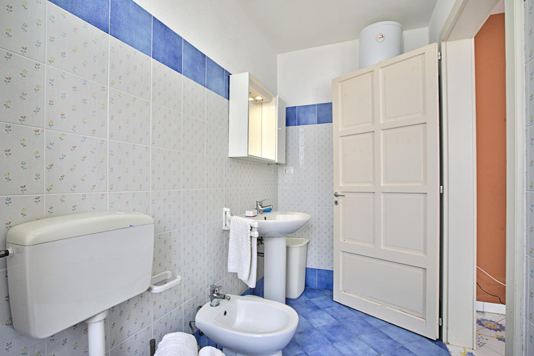 Bathroom 3, Complesso Azzurro Apartments, Lecce