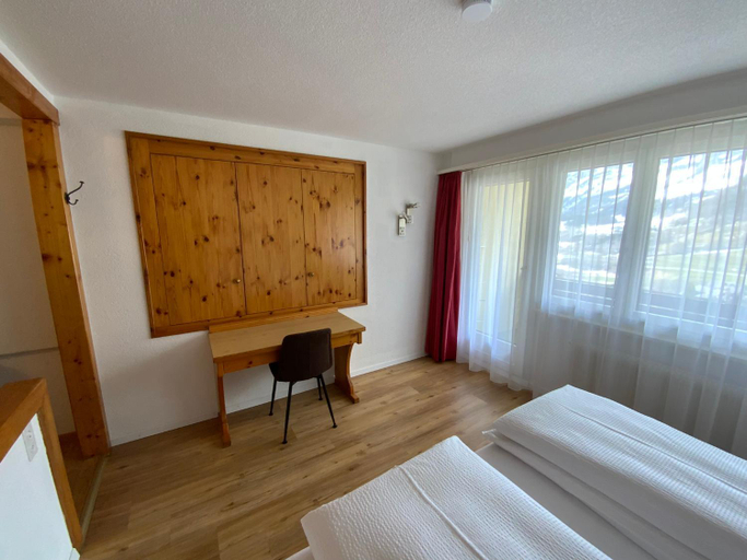 Bedroom 3, Hotel Alfa Superieur - Leukerbad-Therme, Leuk