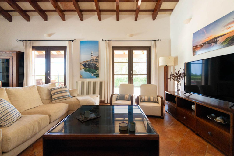 Shared lounge/TV area