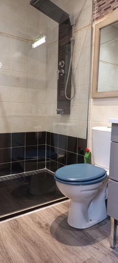 Bathroom 2, Au Soleil Levant Homestay, Dordogne