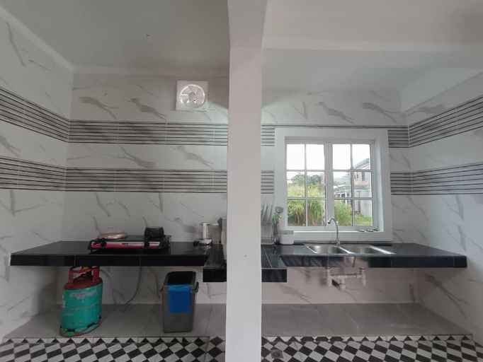 Bathroom 3, Kundasang Guesthouse, Ranau