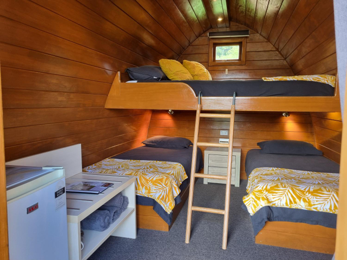 Bedroom 2, Flat Hills Tourist Park, Rangitikei