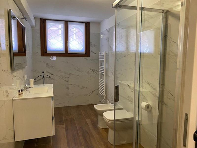 Bathroom 3, Hotel Dolfin, Venezia