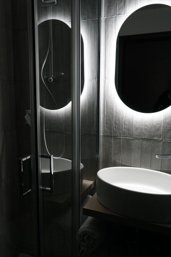Bathroom 5, Stay Smart Termini, Rome