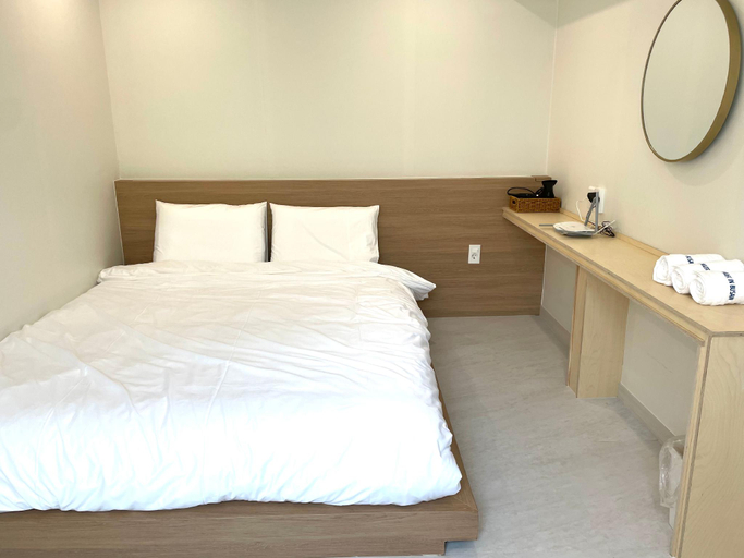 Bedroom 3, Londonker