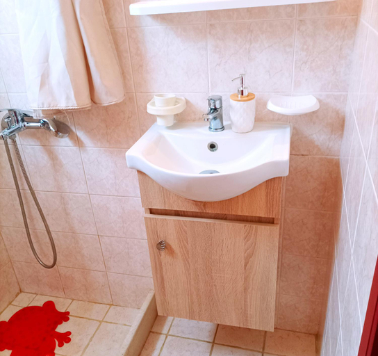 Bathroom 3, Ιno Skiathos, Thessaly