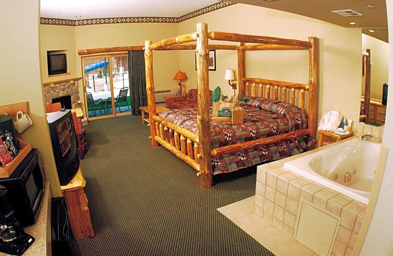 Bedroom 2, Great Wolf Lodge, Monroe
