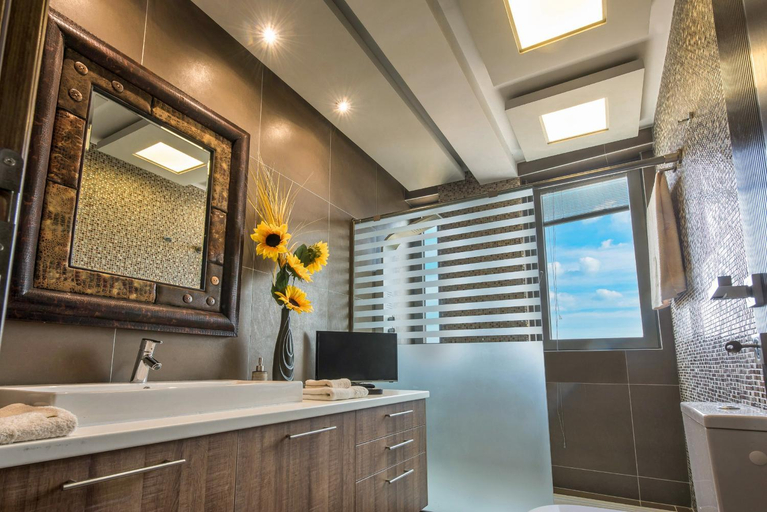 Bathroom, Artemis beachfront Villa, Crete