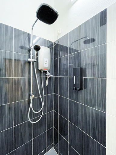 Bathroom 3, Lake View 53 Heritage 4BR Town Centre & Clean, Larut and Matang
