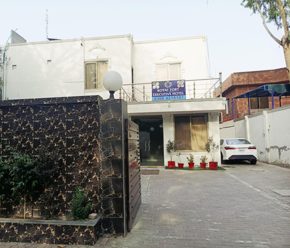 Exterior & Views