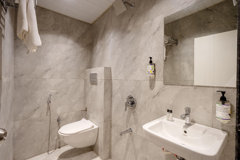 Bathroom 3, Treebo Riwaayat Regency, Pune