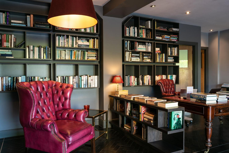 Public Area 3, Cliffs of Moher Hotel