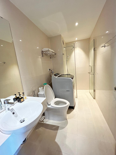 Bathroom 4, SUNDAY PREMIUM APARTMENT , Hạ Long