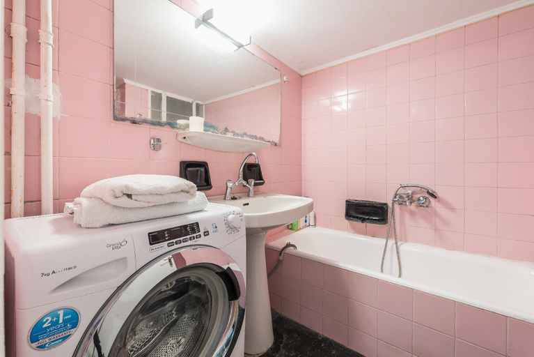 Bathroom, Victoria Sun Apartments, Attica