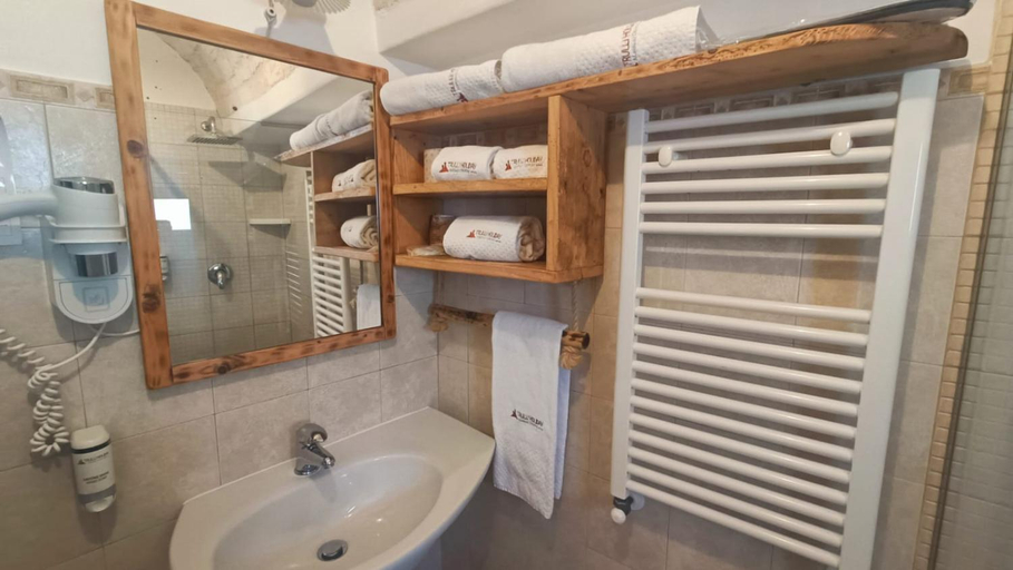 Bathroom 3, Trulli Soave, Bari