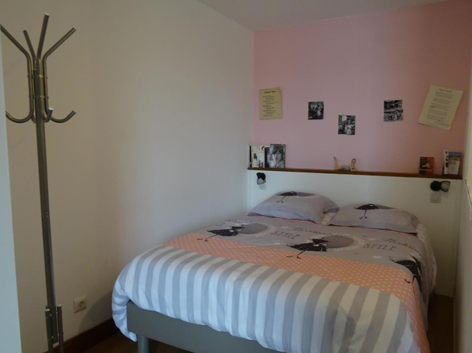Bedroom, Studio in Plougasnou with Sea View and Beaches, Finistère