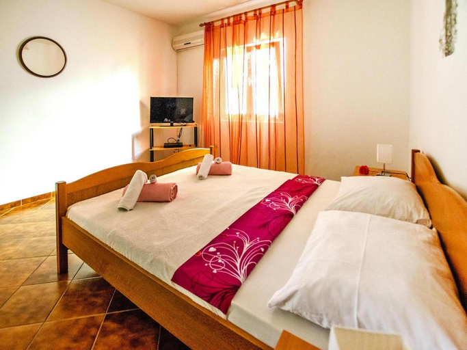 5, Apartment in Seline near Paklenica Park, Starigrad