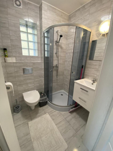 Bathroom 3, Pokoje Goscinne „IKAR”, Kołobrzeg