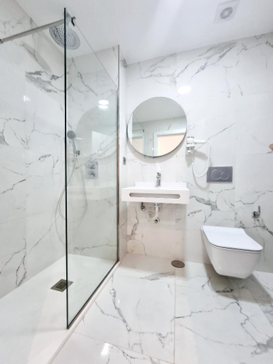 Bathroom 5, Laguna Park 1, Santa Cruz de Tenerife