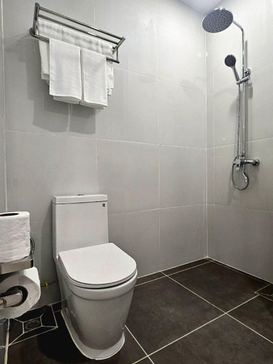 Bathroom 4, One Budget Hotel, Aranyaprathet