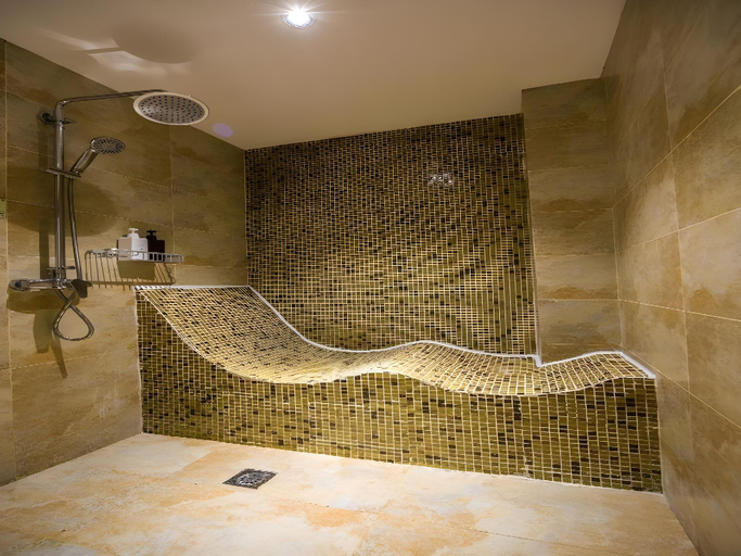Bathroom 3, Wuyishan Ancient Street No.3 Brookside Inn, Nanping