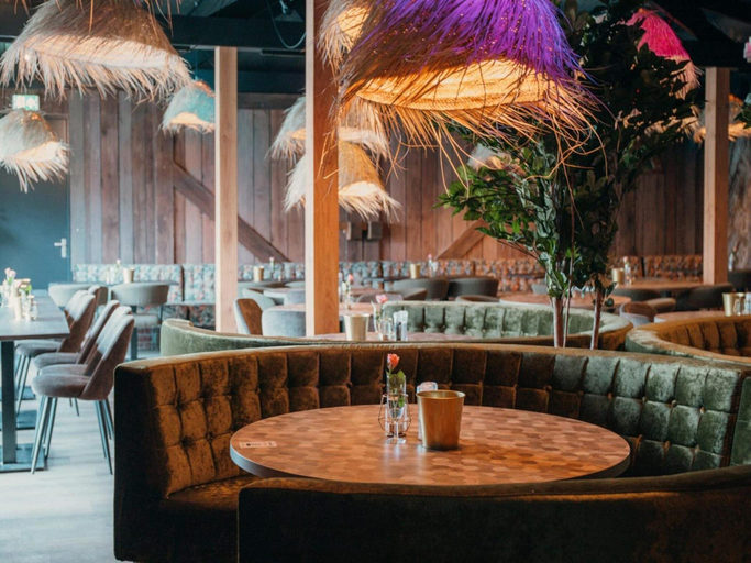 Food & Drinks 3, Bungalow in Netherlands with Garden Terrace, Barneveld