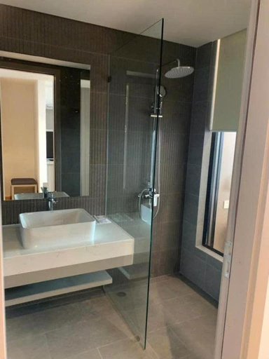 Bathroom 5, Lynn Times Thanh Thuy, Thanh Thuỷ
