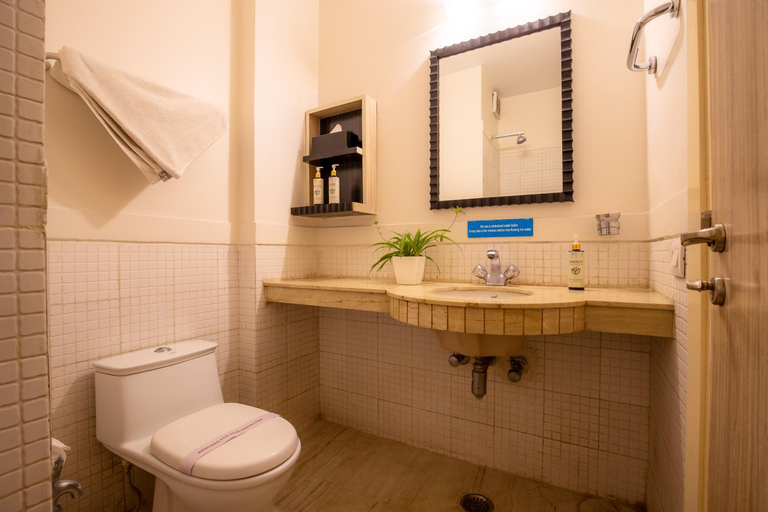 Bathroom 3, BedChambers Serviced Apartments, Sector 40, Gurgaon