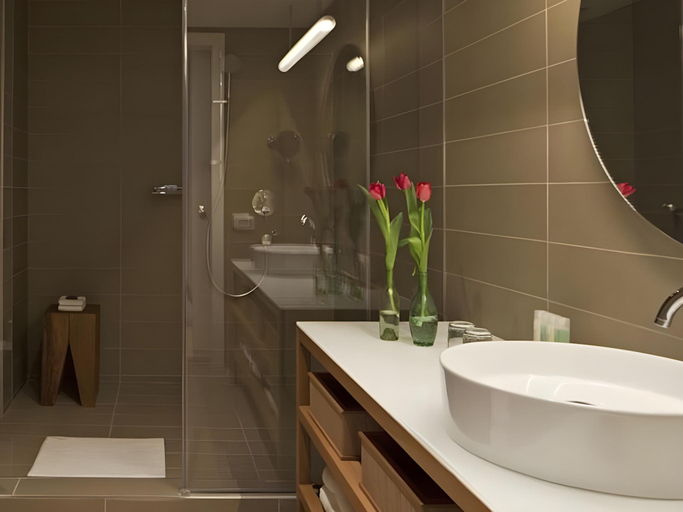 Bathroom 2, Mendeli Street Hotel by Prima Hotels