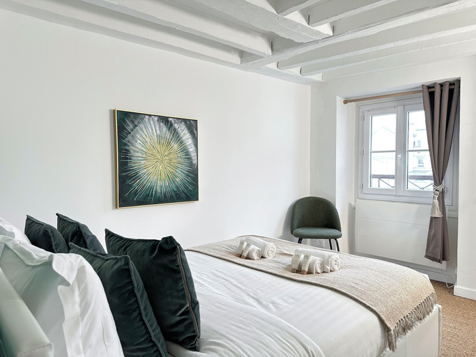 Room 2, 1533 Petites écuries, Paris