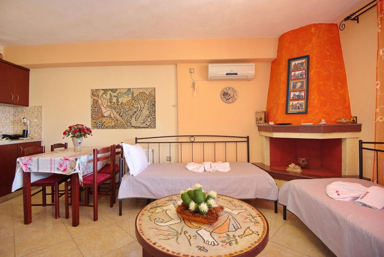 Bedroom 2, Sossinola, Thessaly