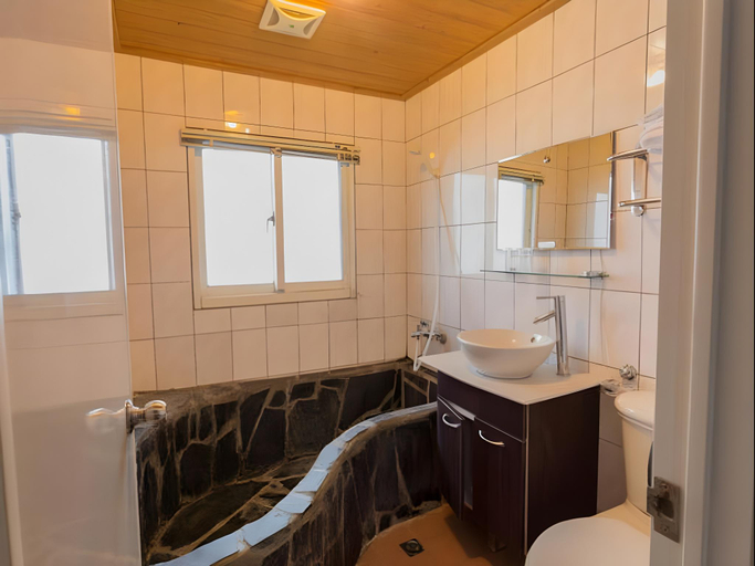 Bathroom 3, Bunbury Fruit Ranch Bed and Breakfast, Nantou