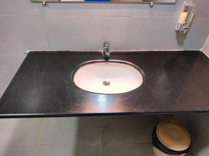Bathroom 4, The Town Hall, Kancheepuram
