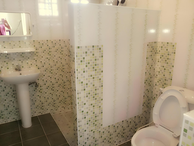 Bathroom 4, Siriburi Resort, Khanom