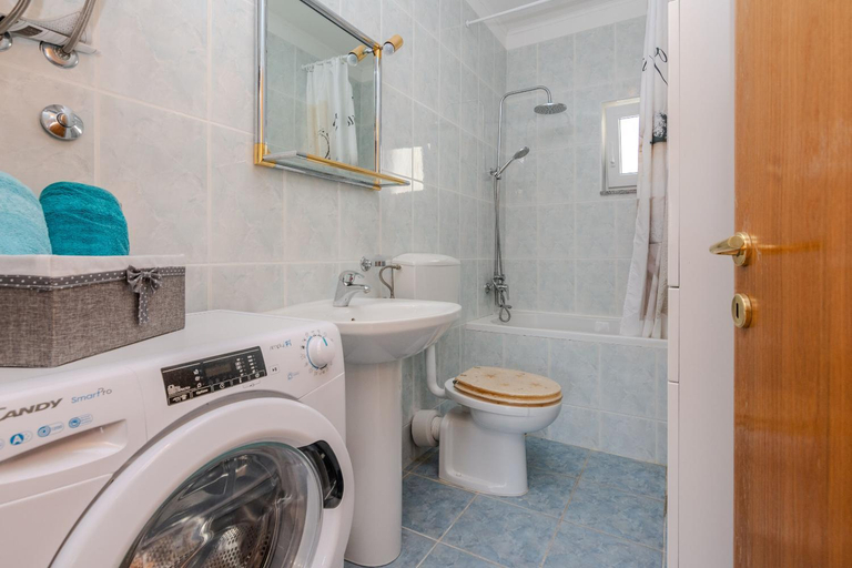 Bathroom 3, Apartments Jozef, Vir