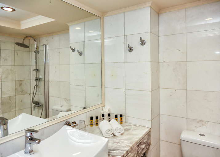 Bathroom 4, Kresten Palace Hotel, South Aegean