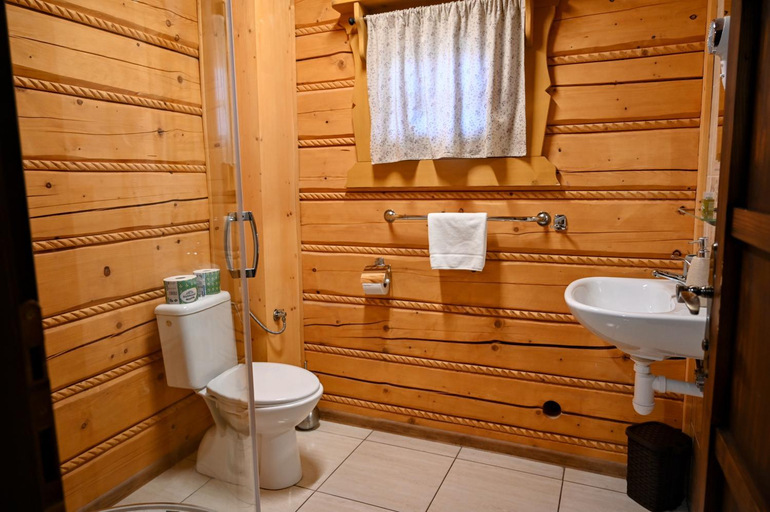 Bathroom 3, Zbojnicky penzion, Námestovo