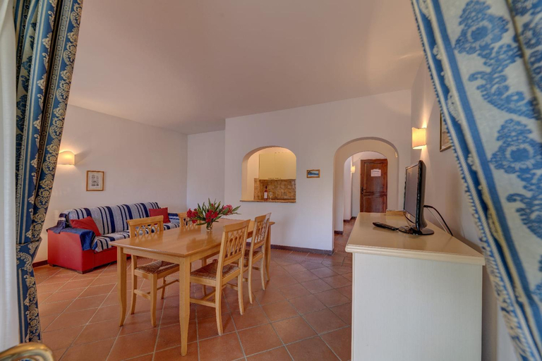 Others 2, Charming Small Villa V4 Sleeps 4 - No Pool, Sassari