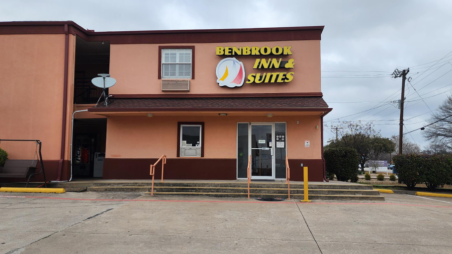 Entrance 2, Benbrook Inn & Suites by OYO Fort Worth I-20, Tarrant