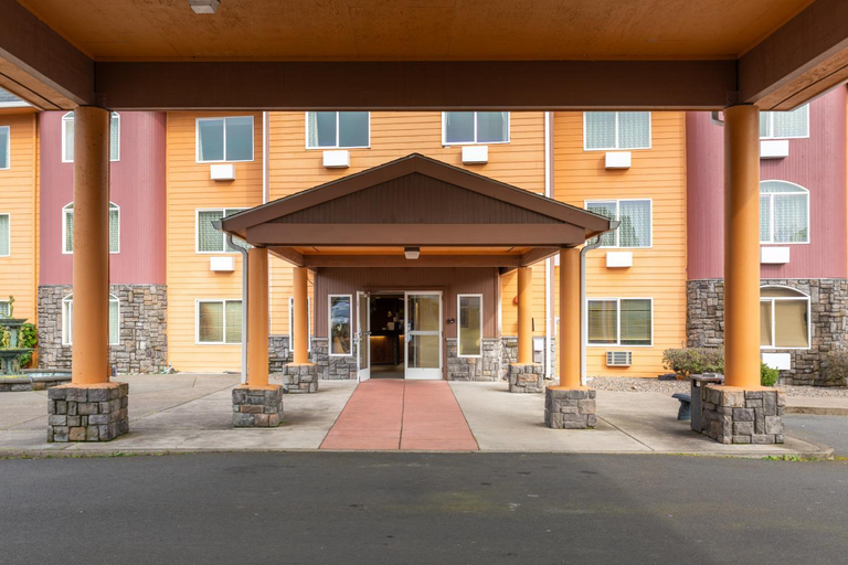 Exterior & Views 2, Palace Inn Suites Lincoln City, Lincoln