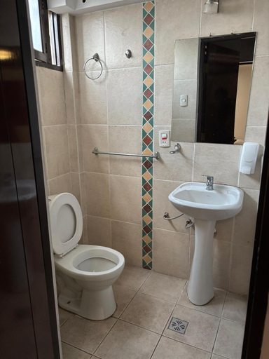 Bathroom 5, Imaynalla hostal, Oropeza