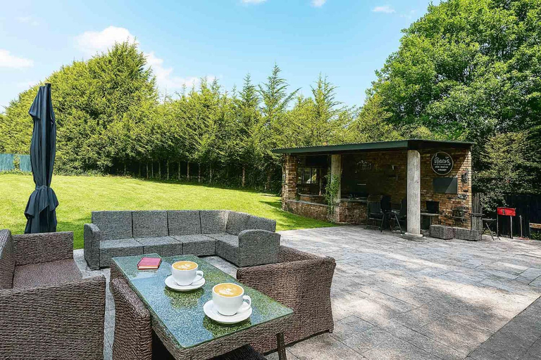 Others 4, Restful Break 2 BR Woods Cottage 2 Acre Garden gated free Parking, London