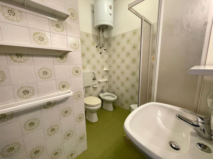 Bathroom 3, Studio with terrace for 4 people - swimming pool near the beach, Venezia