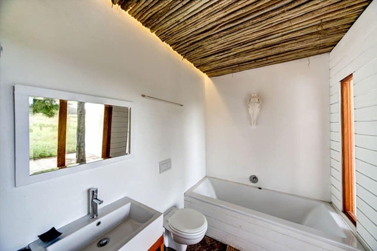 Bathroom 4, !Khwa ttu, West Coast
